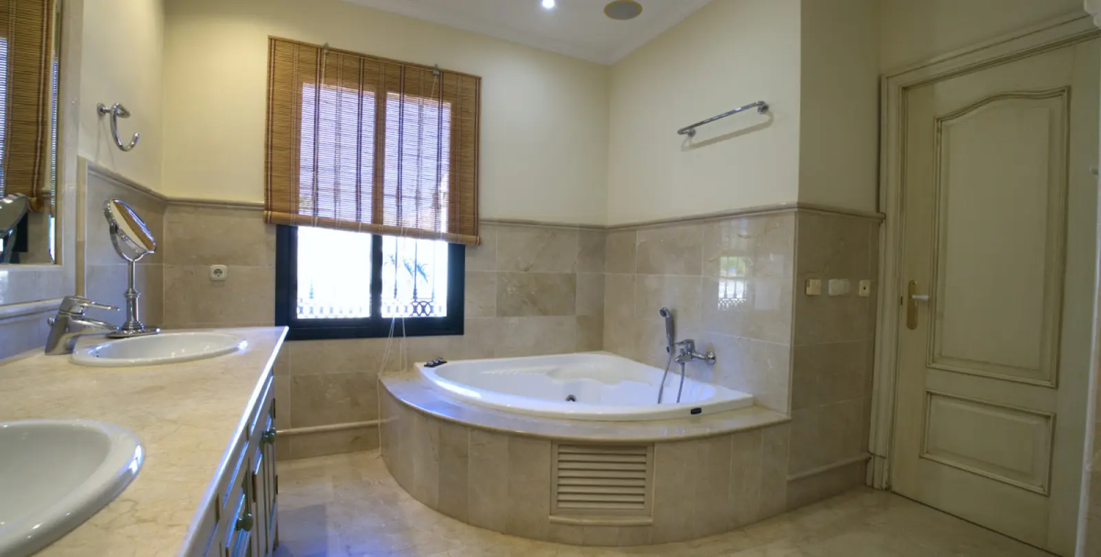 Long-term rent of detached villa in Bahía de Marbella 15