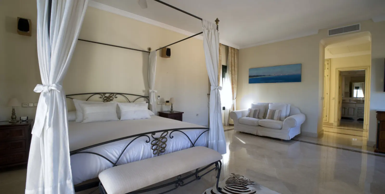 Long-term rent of detached villa in Bahía de Marbella 17