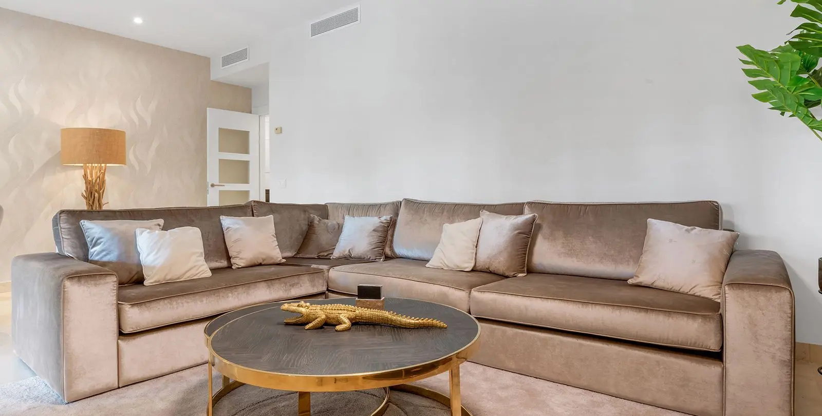Venta de apartamento en planta baja en Los Flamingos 7