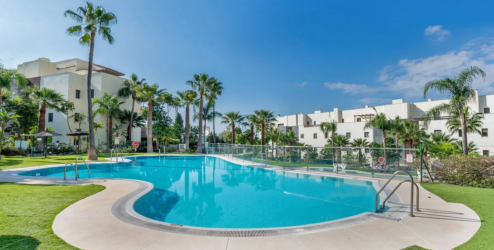 Venta de apartamento en planta baja en Los Flamingos 32