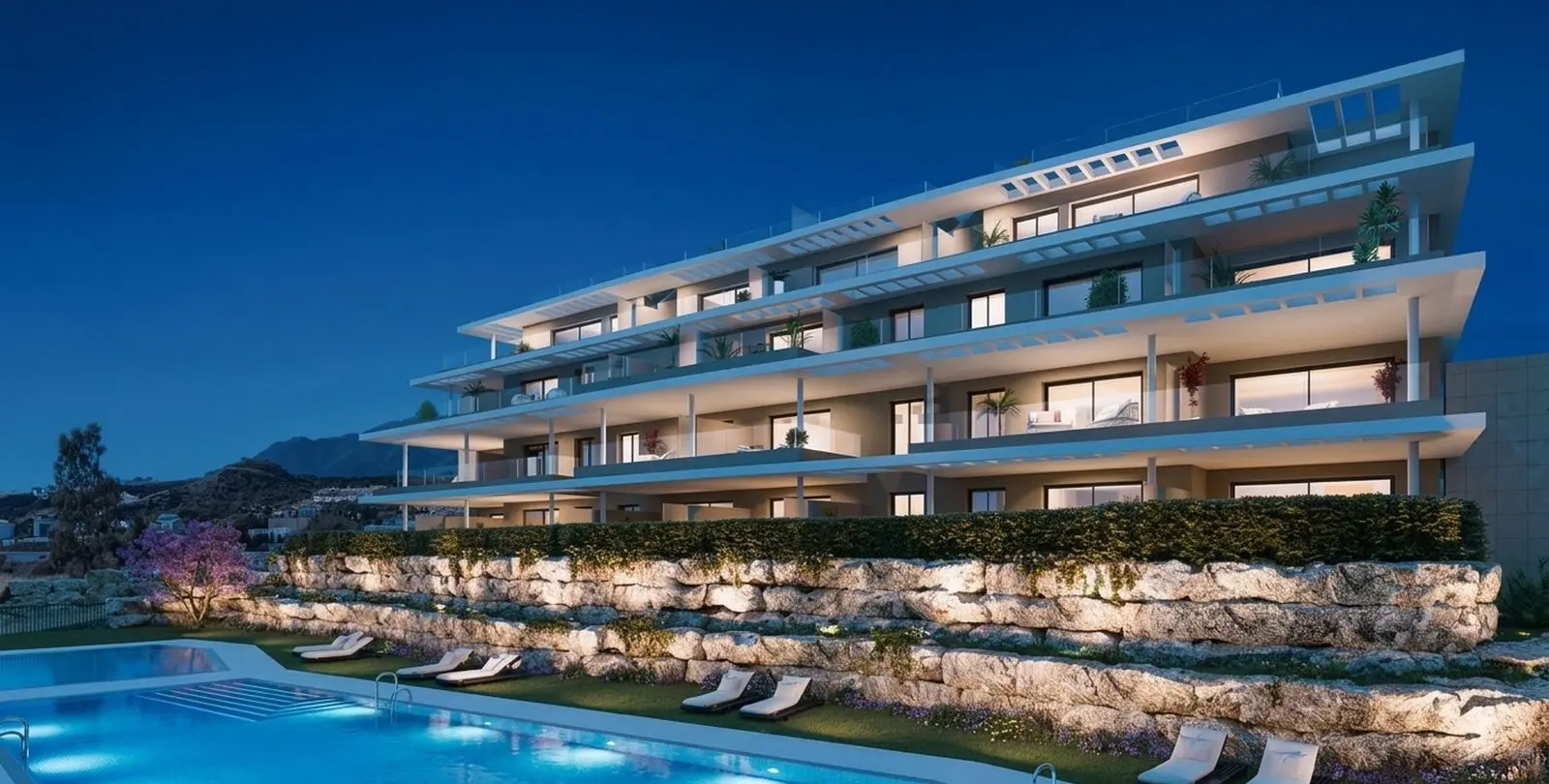 Venta de apartamento en planta media en Estepona 1
