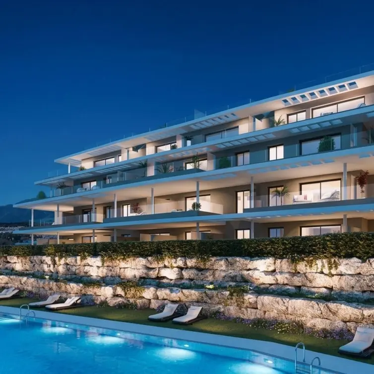 Venta de apartamento en planta media en Estepona