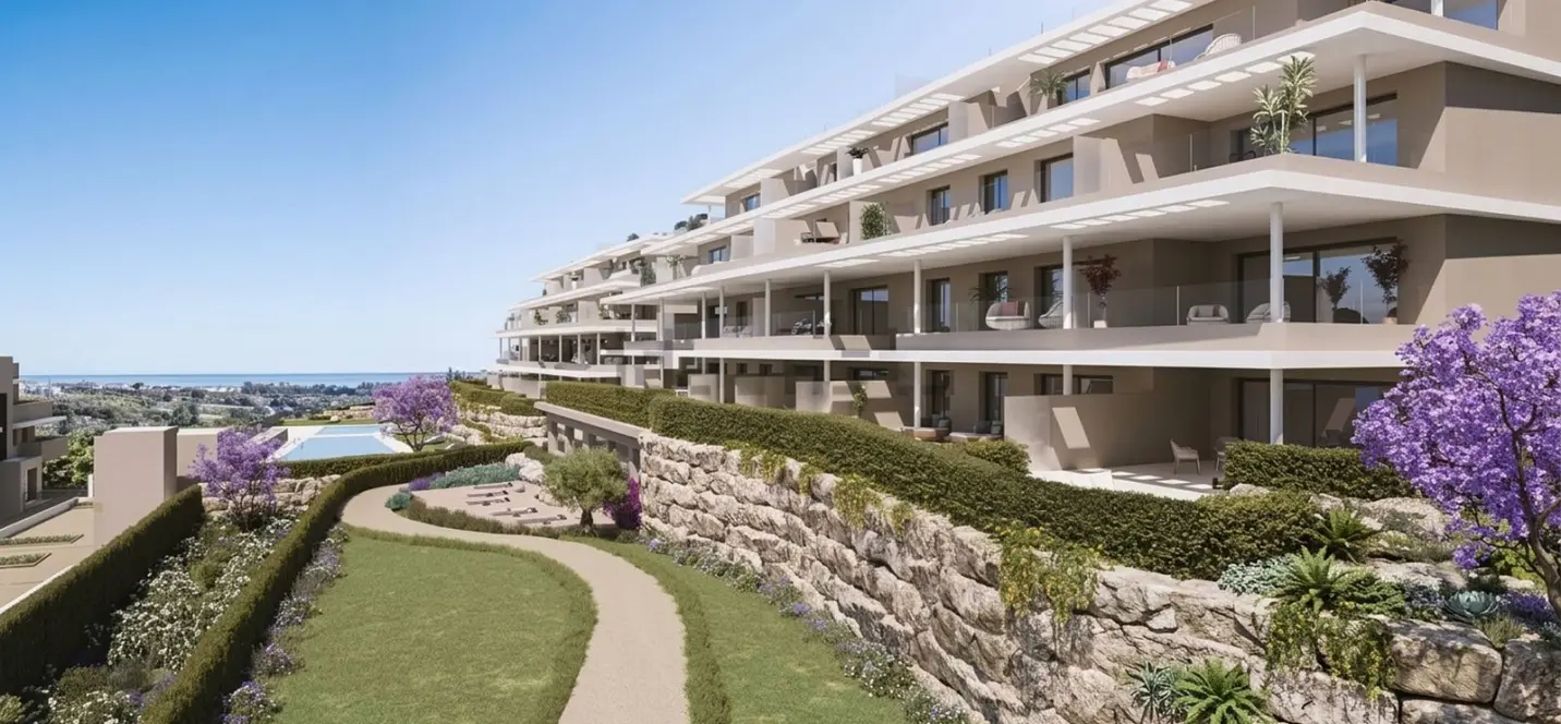 Venta de apartamento en planta media en Estepona 1