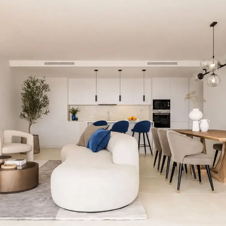 Venta de apartamento en planta media en Estepona