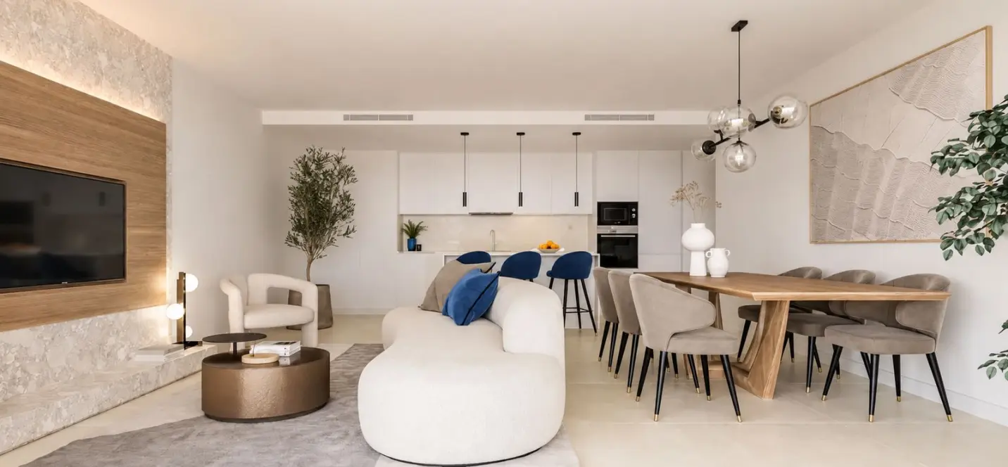 Venta de apartamento en planta media en Estepona 2