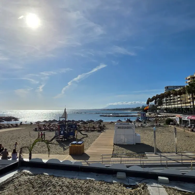 Venta de apartamento en planta media en Marbella