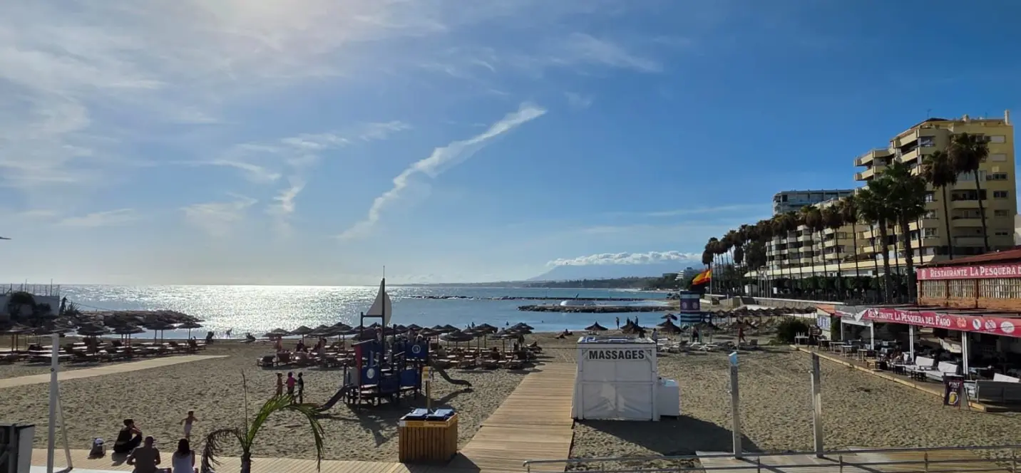 Venta de apartamento en planta media en Marbella 0