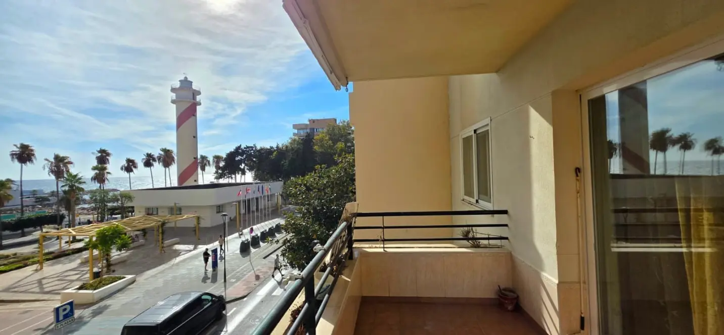 Venta de apartamento en planta media en Marbella 1