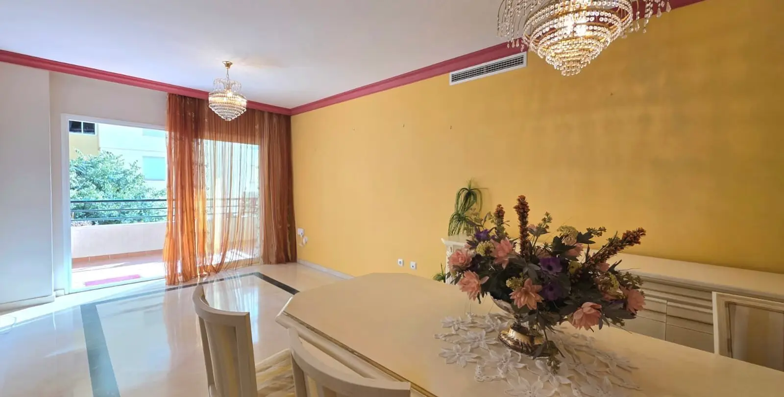 Venta de apartamento en planta media en Marbella 13