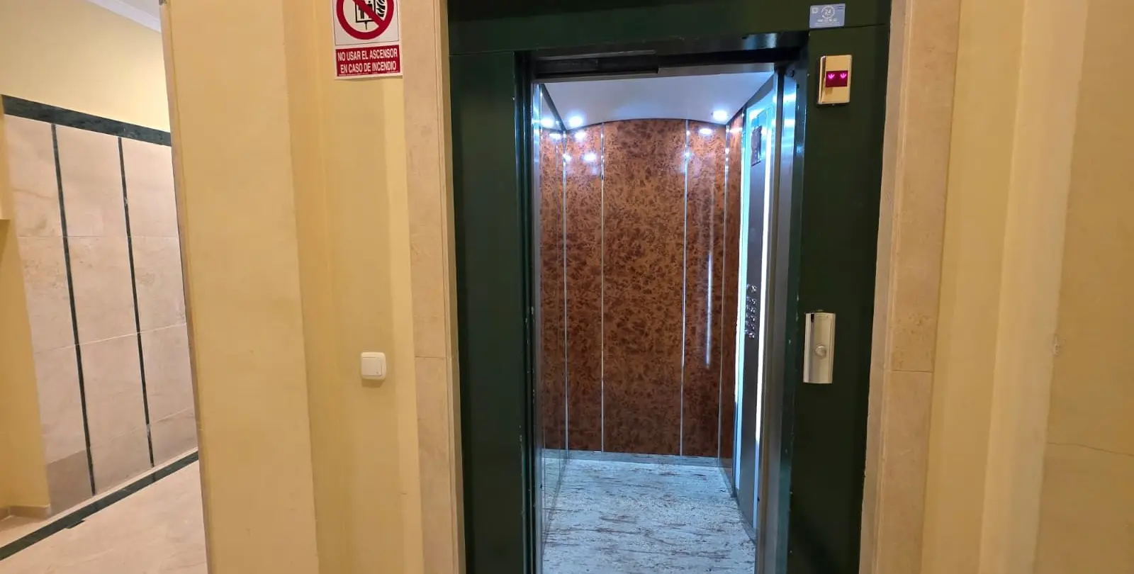 Venta de apartamento en planta media en Marbella 25