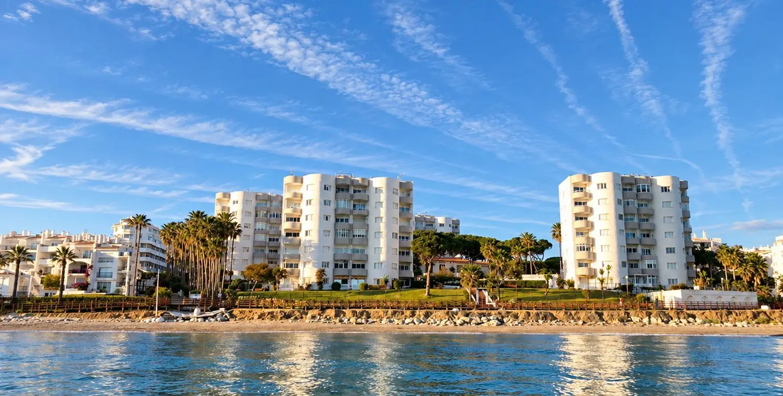 Venta de apartamento en planta baja en Calahonda 2