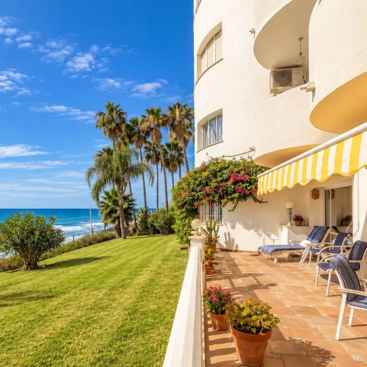 Venta de apartamento en planta baja en Calahonda