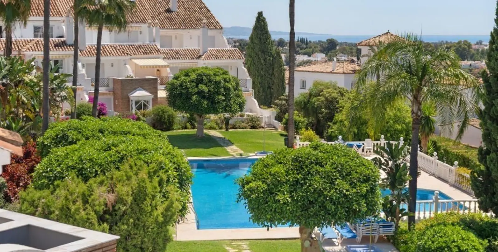 Sale of townhouse in Estepona 1