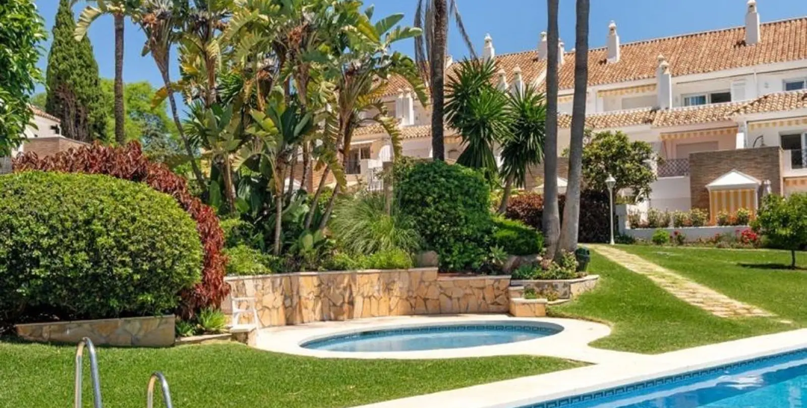 Sale of townhouse in Estepona 20
