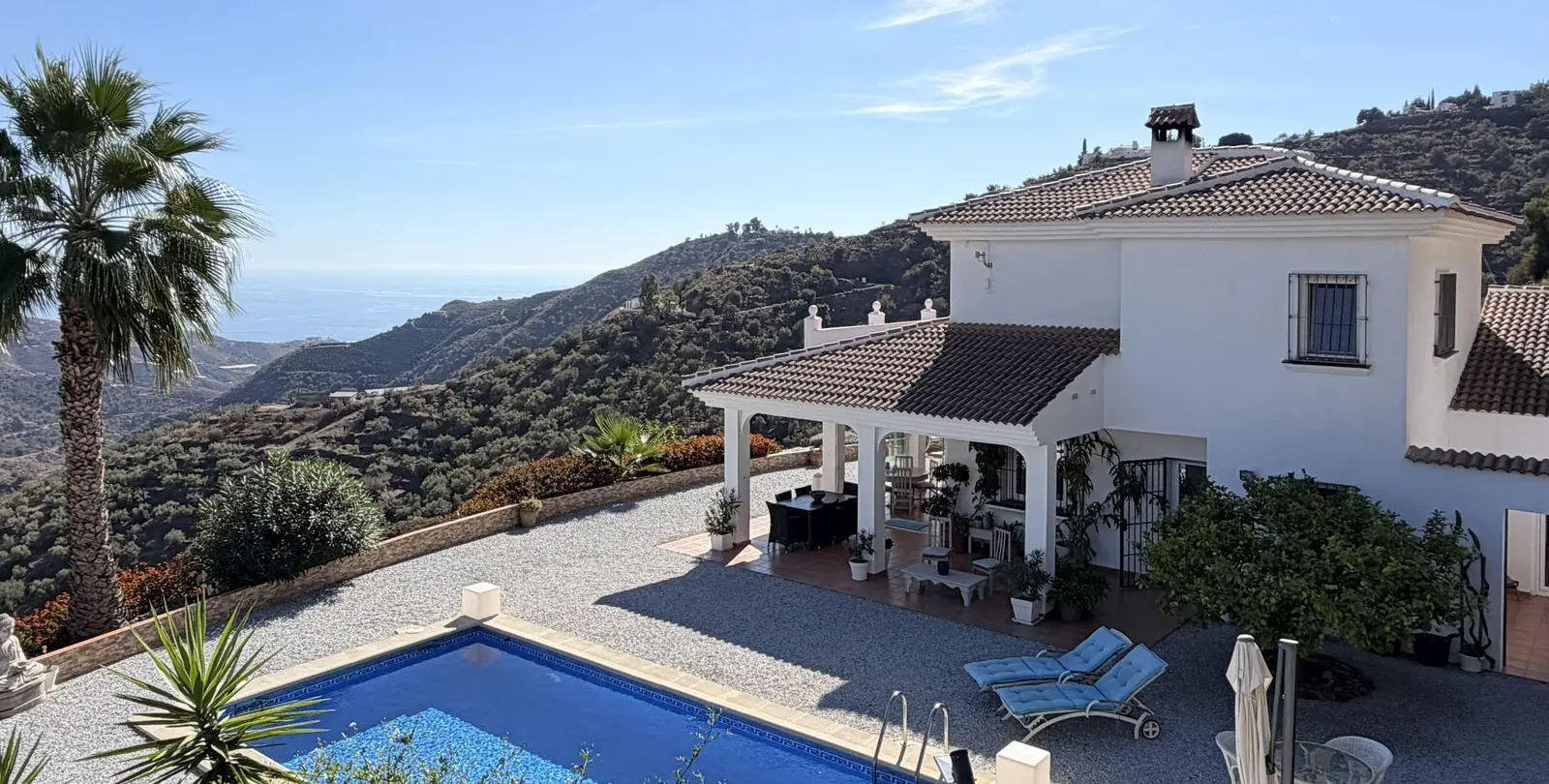 Venta de finca - cortijo en Sayalonga 1
