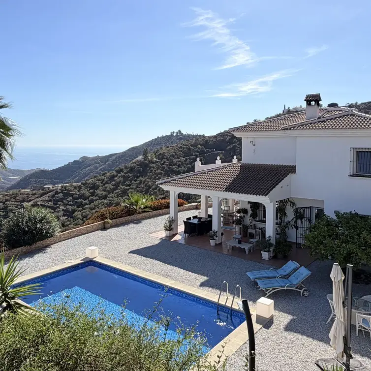 Venta de finca - cortijo en Sayalonga