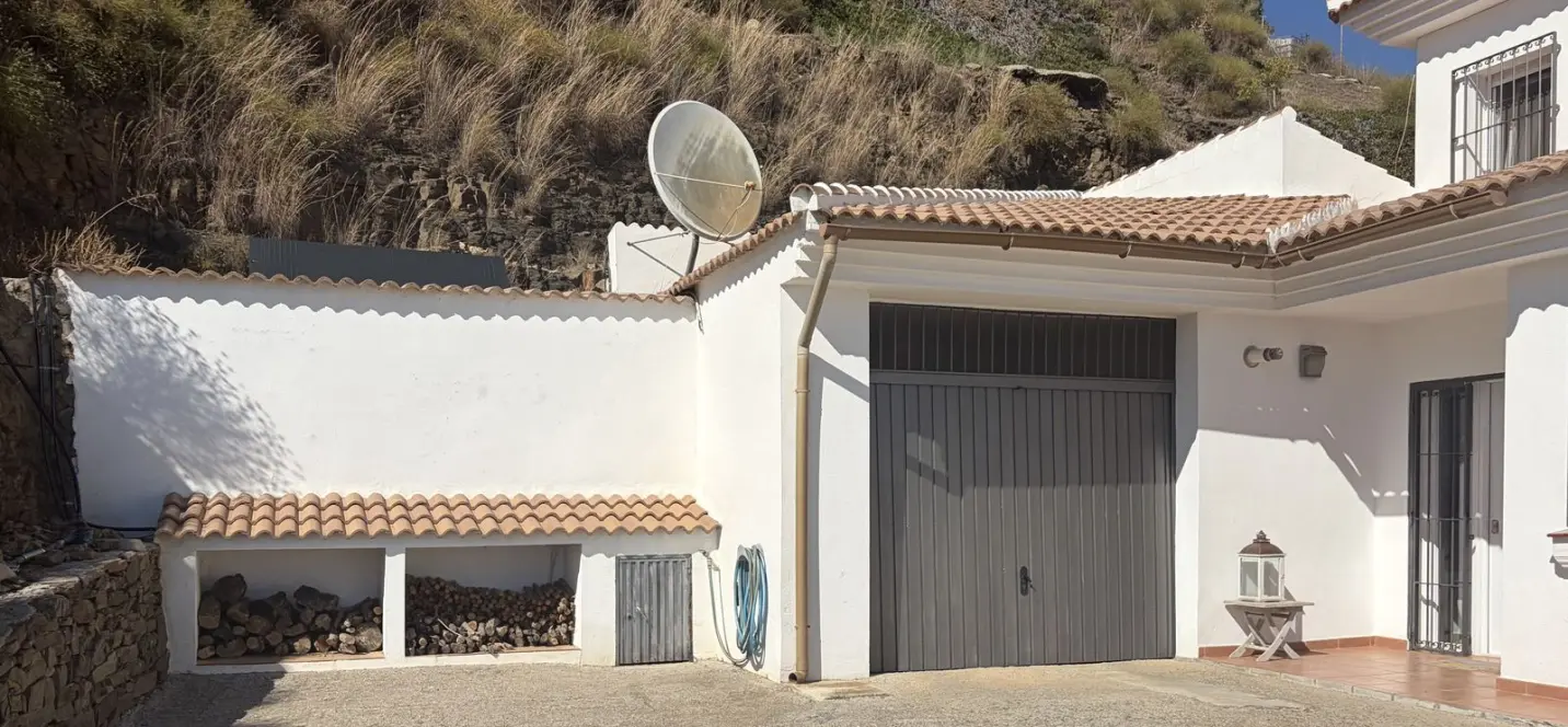 Venta de finca - cortijo en Sayalonga 3