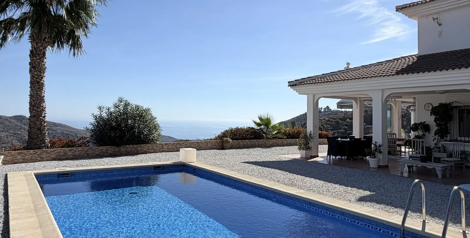 Venta de finca - cortijo en Sayalonga 35
