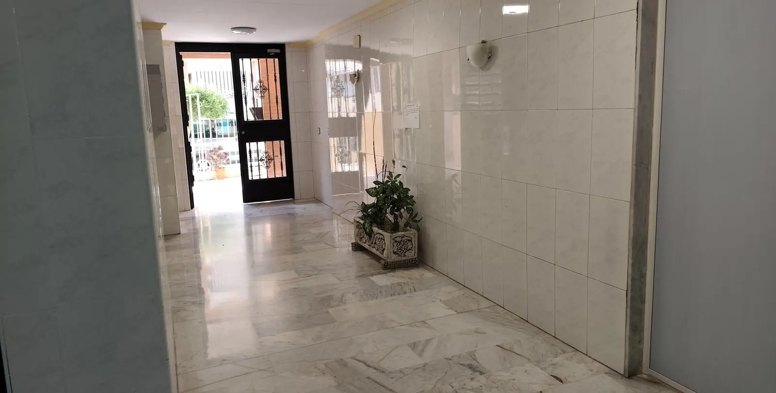 Venta de apartamento en planta baja en Ciudad Jardín 24