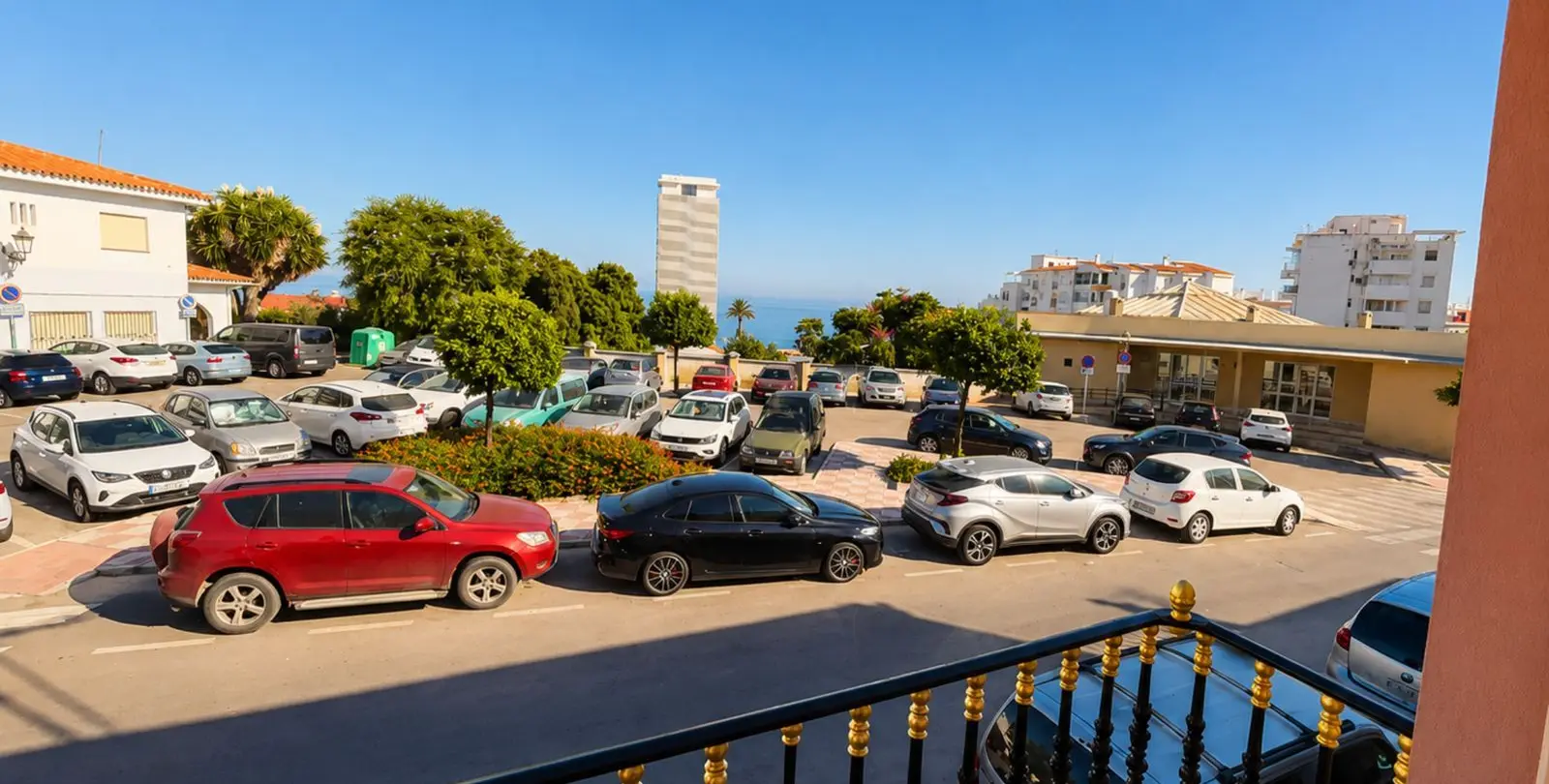 Sale of townhouse in Estepona 1
