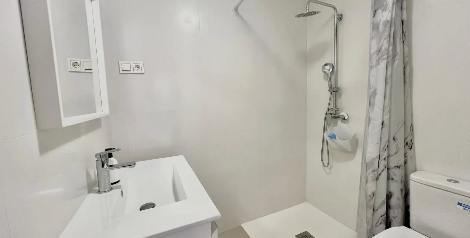 Sale of middle floor apartment in Los Boliches 6