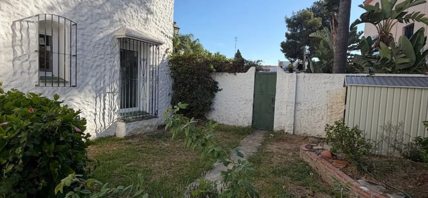 Sale of ground floor apartment in El Paraiso 0