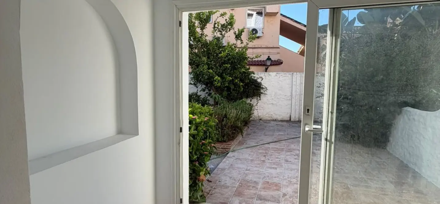 Sale of ground floor apartment in El Paraiso 2