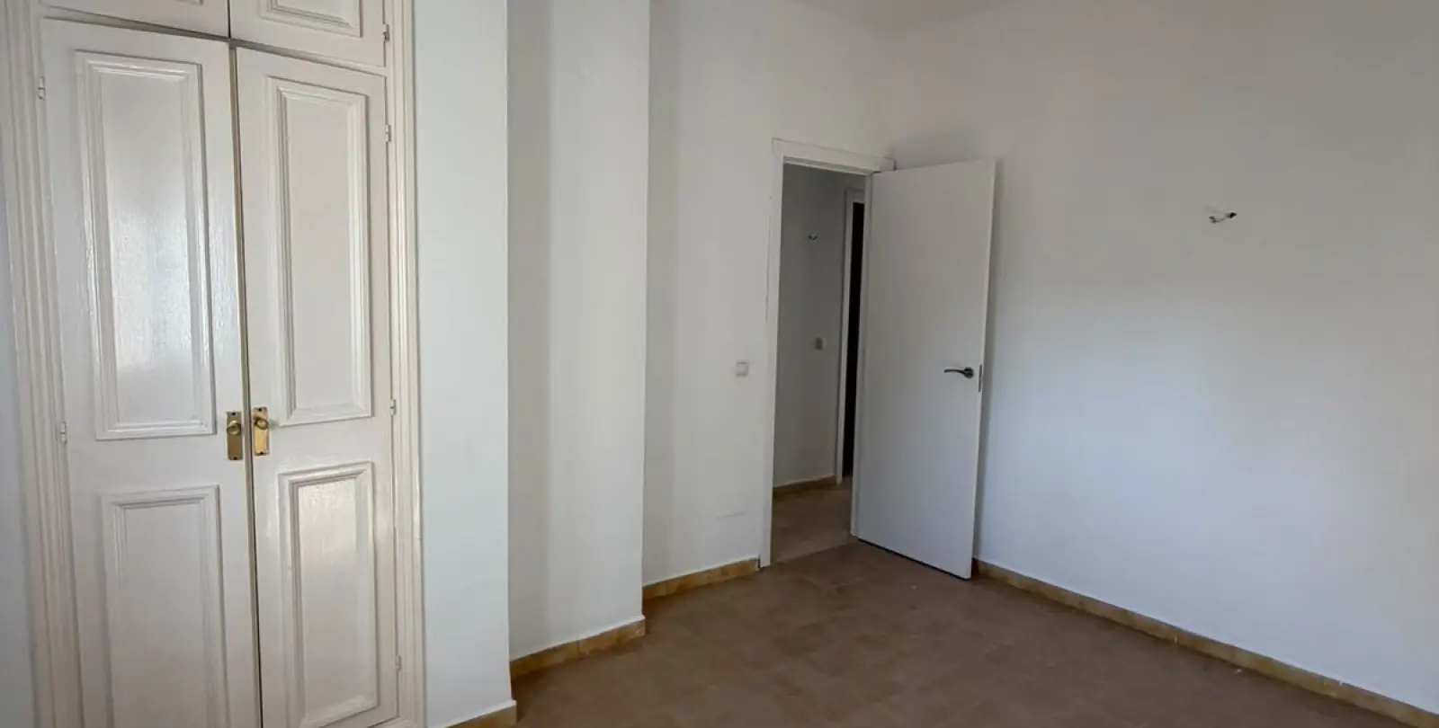 Sale of ground floor apartment in El Paraiso 4