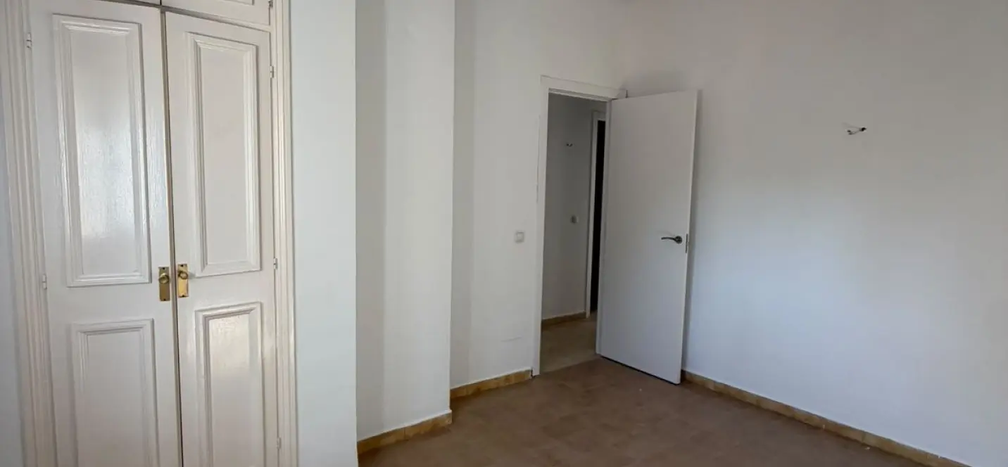 Sale of ground floor apartment in El Paraiso 3