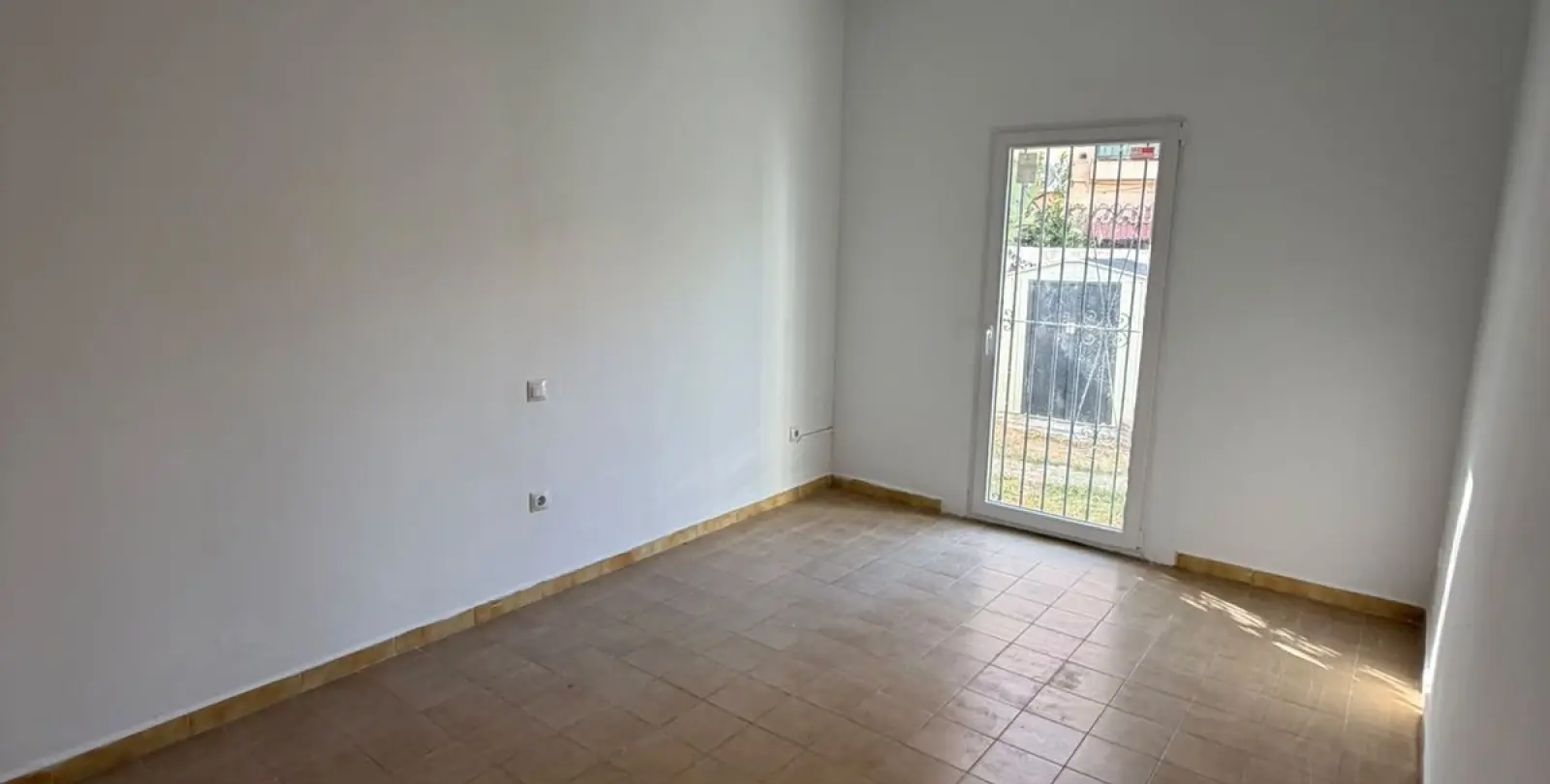 Sale of ground floor apartment in El Paraiso 6