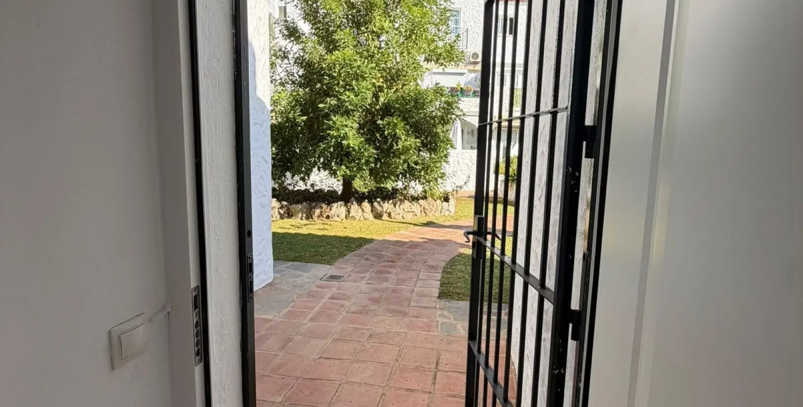 Sale of ground floor apartment in El Paraiso 10