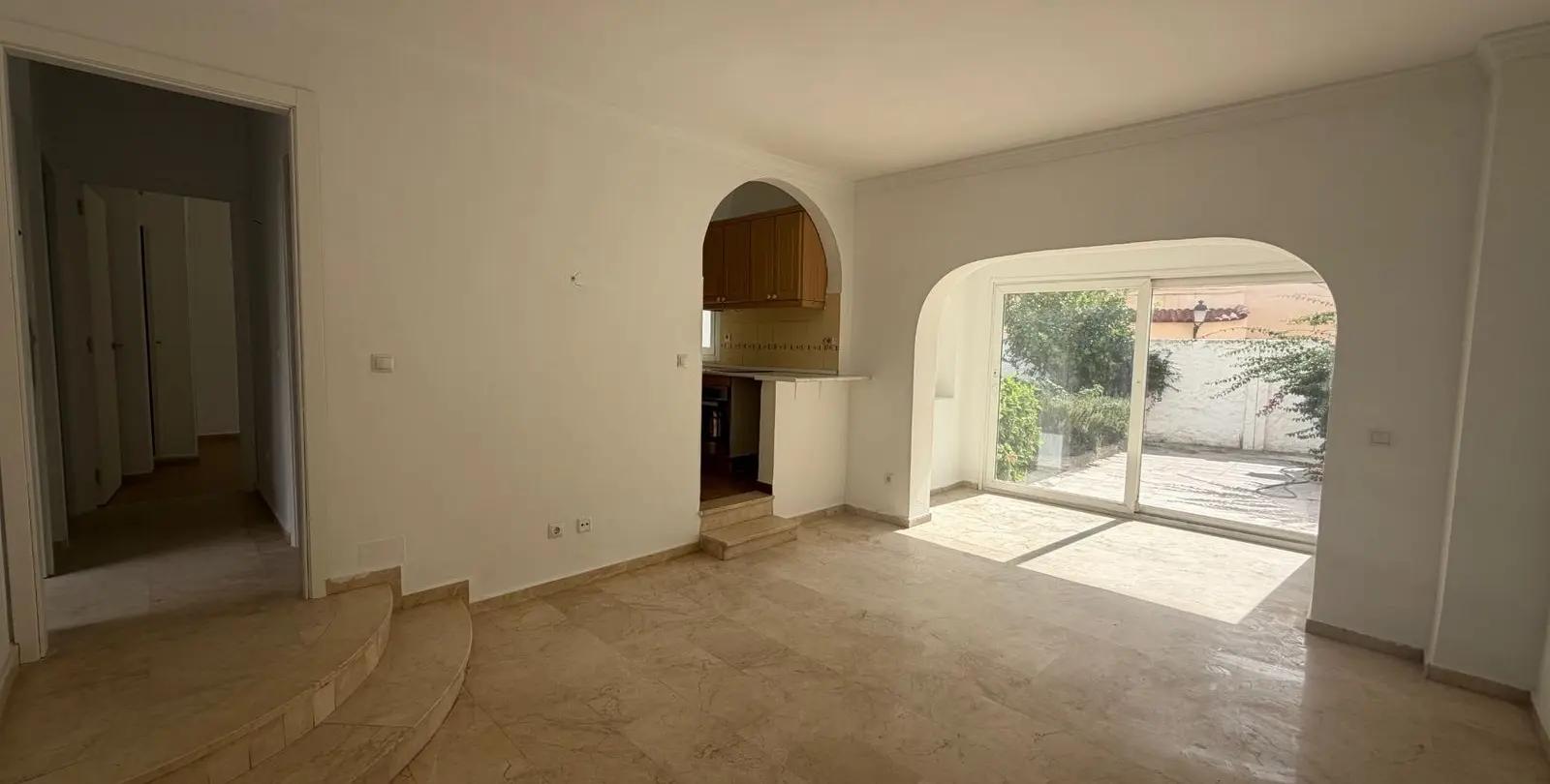 Sale of ground floor apartment in El Paraiso 12