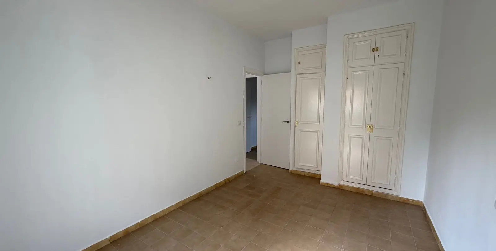 Sale of ground floor apartment in El Paraiso 13