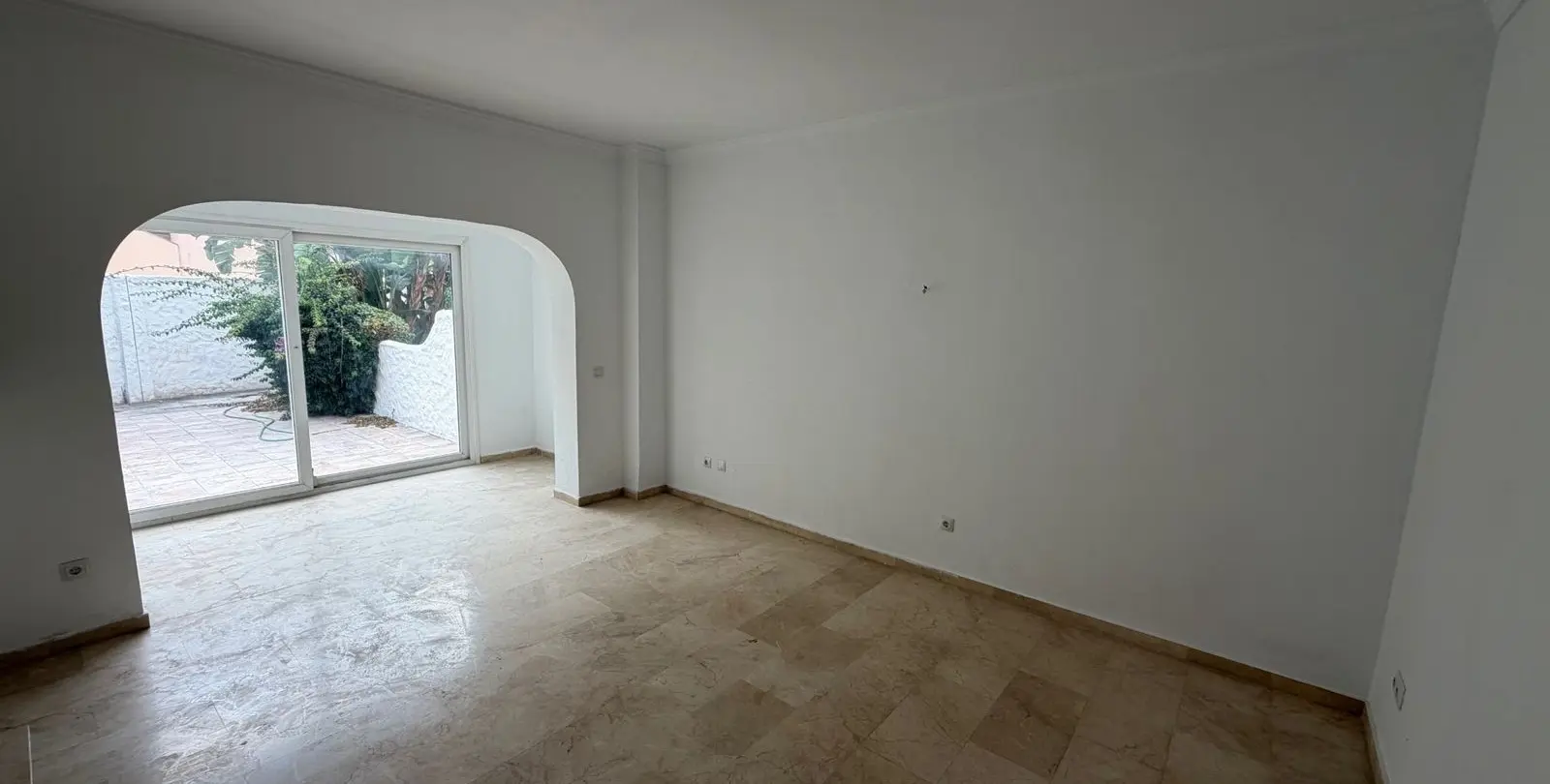Sale of ground floor apartment in El Paraiso 14