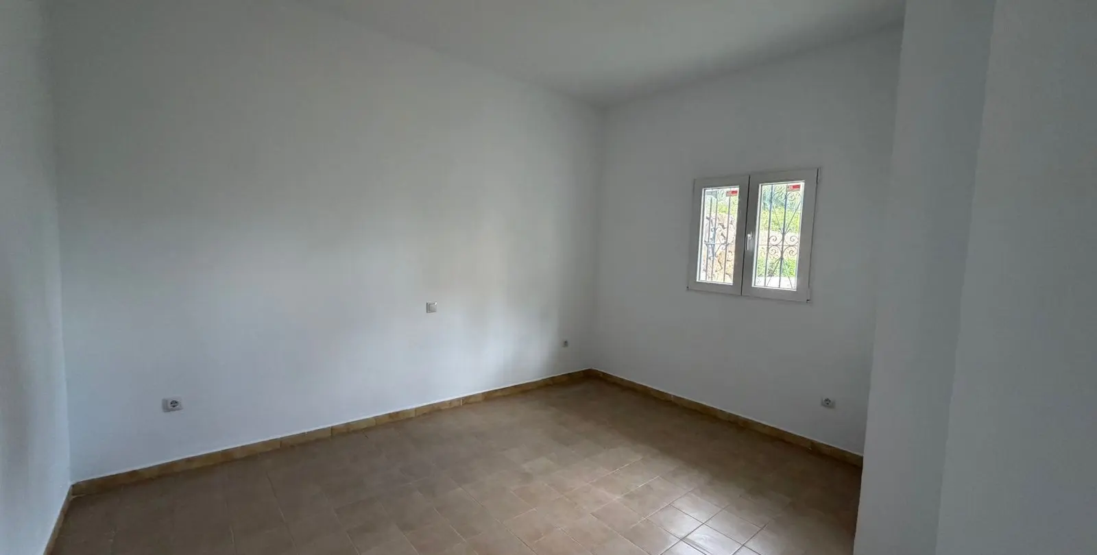 Sale of ground floor apartment in El Paraiso 15