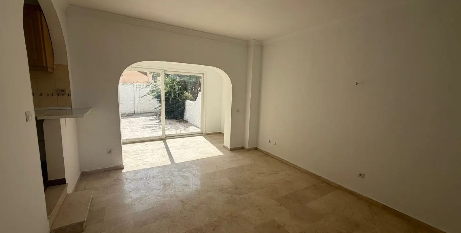 Sale of ground floor apartment in El Paraiso 16
