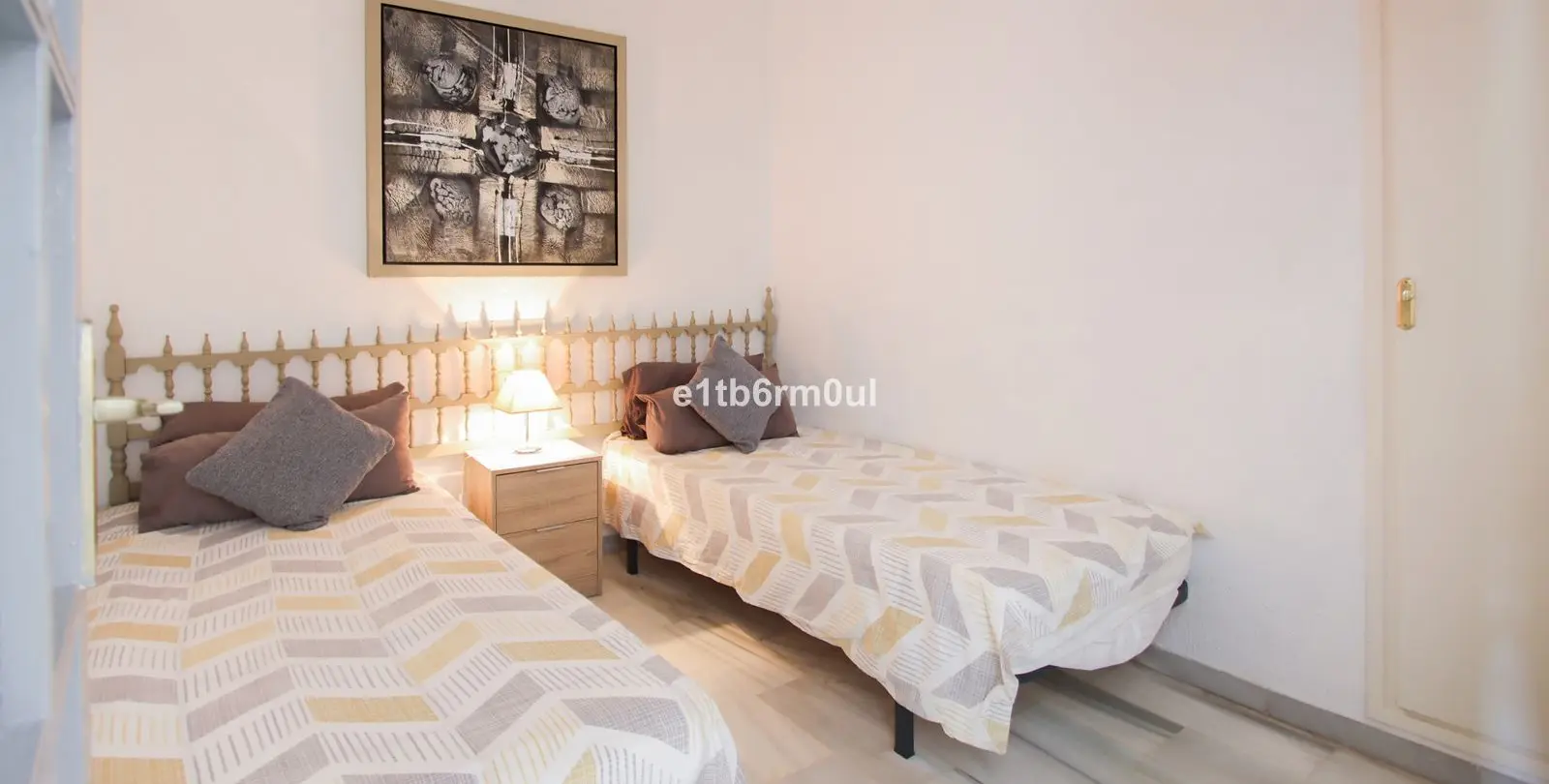 Sale of middle floor apartment in The Golden Mile 7