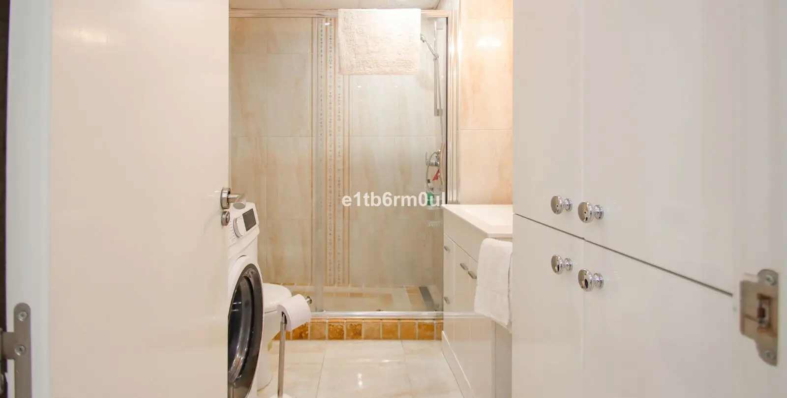 Sale of middle floor apartment in The Golden Mile 8
