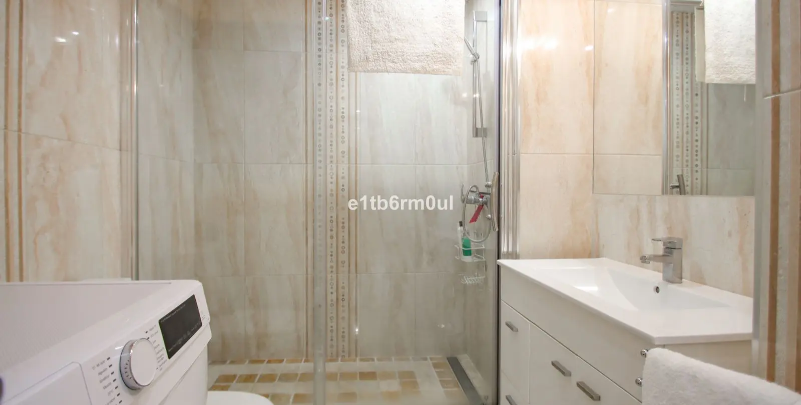 Sale of middle floor apartment in The Golden Mile 9