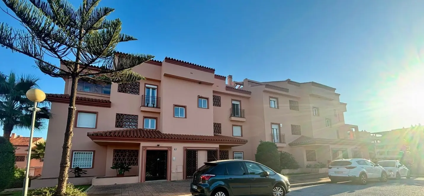 Продажа апартаментов на среднем этаже в Mijas Costa 0