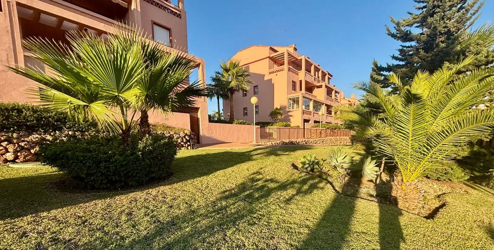 Продажа апартаментов на среднем этаже в Mijas Costa 18