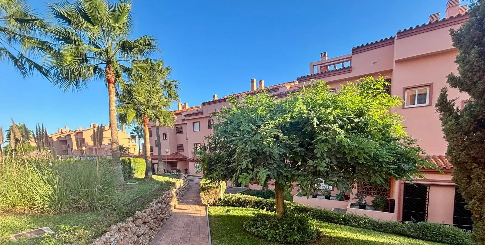 Продажа апартаментов на среднем этаже в Mijas Costa 19