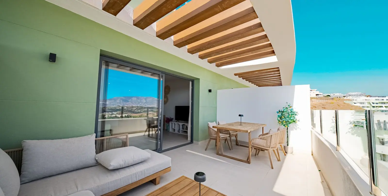 Venta de apartamento en planta media en Calanova Golf 8