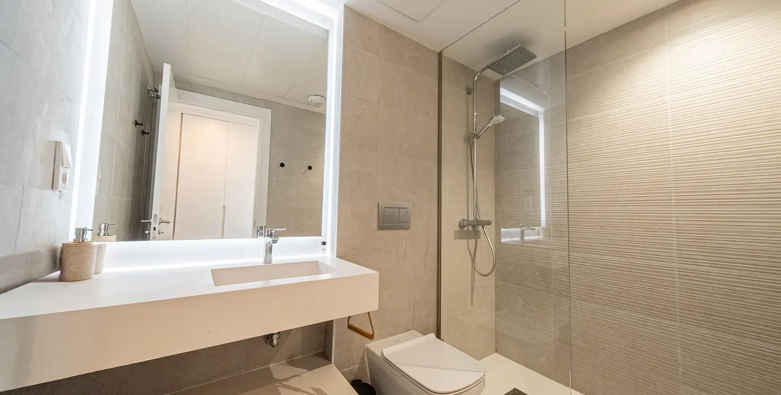 Venta de apartamento en planta media en Calanova Golf 16