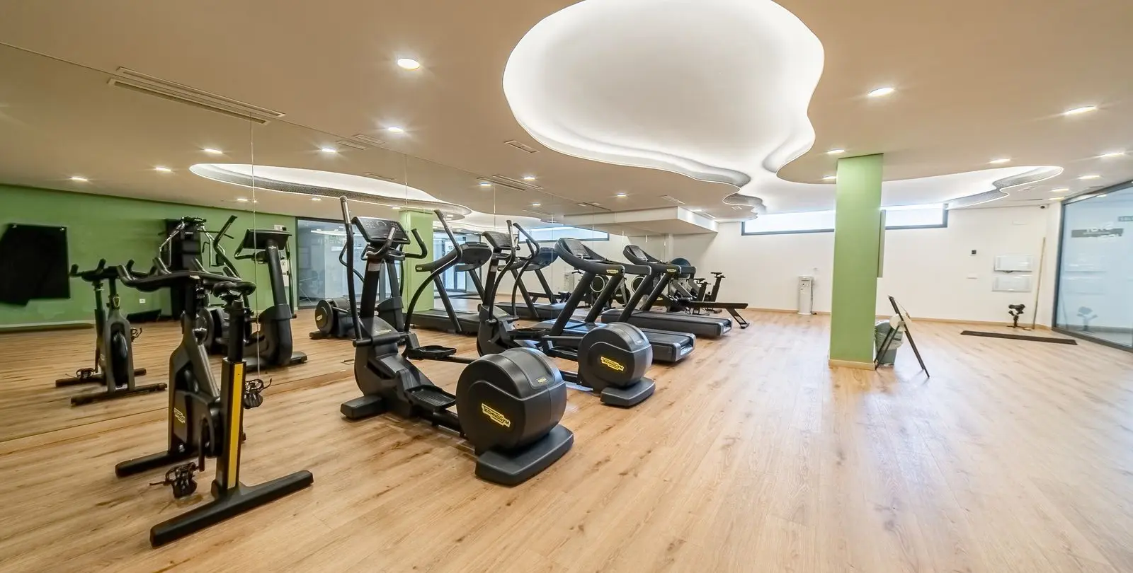 Venta de apartamento en planta media en Calanova Golf 20