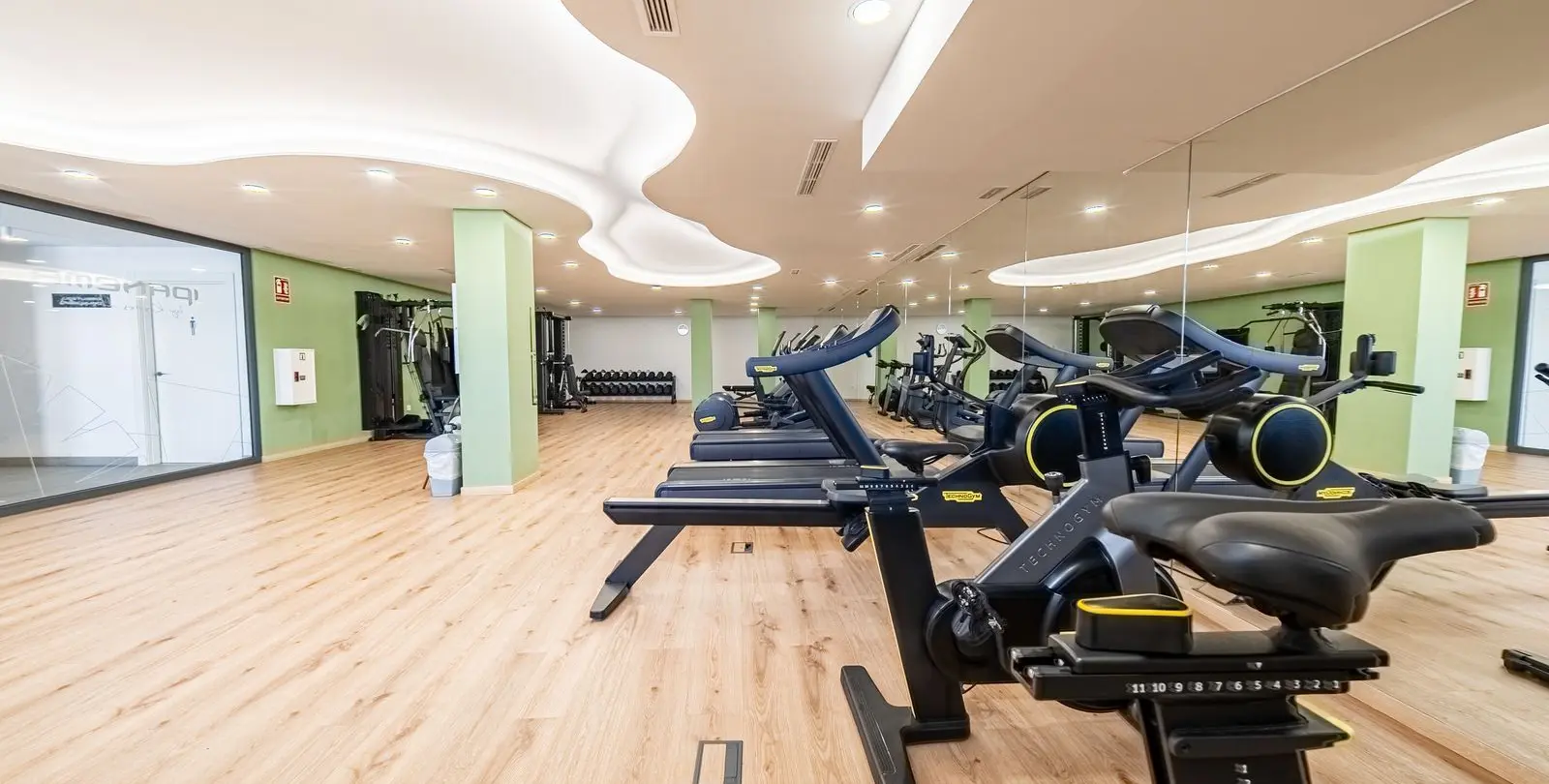 Venta de apartamento en planta media en Calanova Golf 21