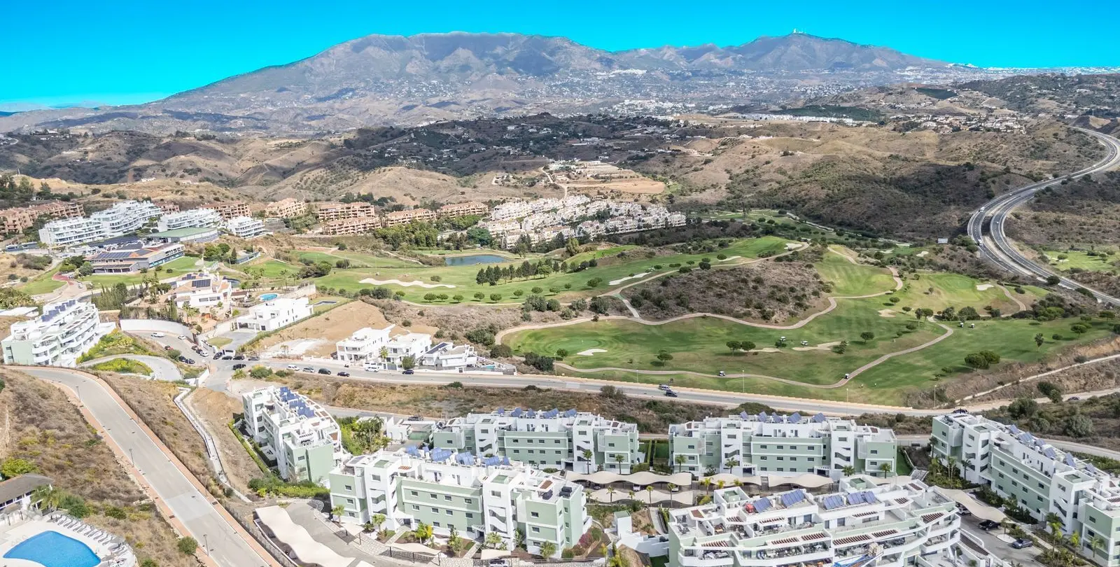Venta de apartamento en planta media en Calanova Golf 27