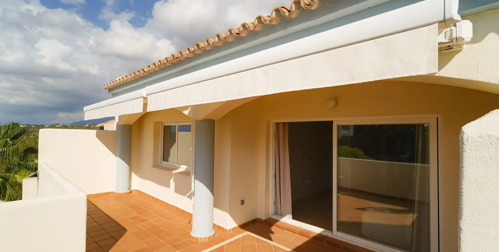 Sale of penthouse in Elviria 1