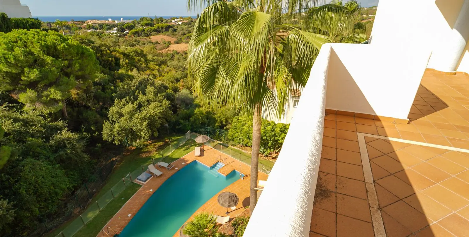 Sale of penthouse in Elviria 2