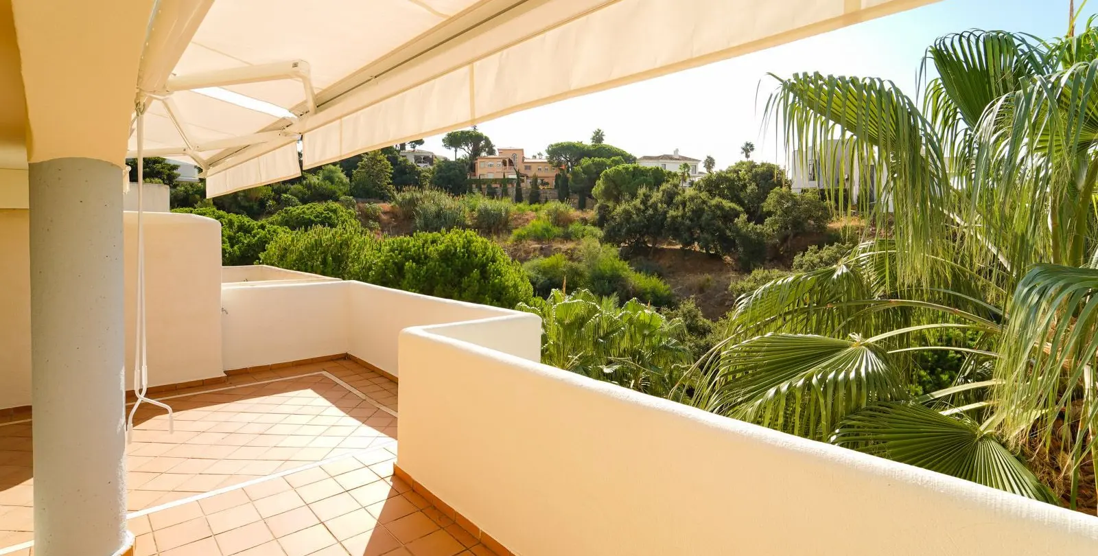 Sale of penthouse in Elviria 3